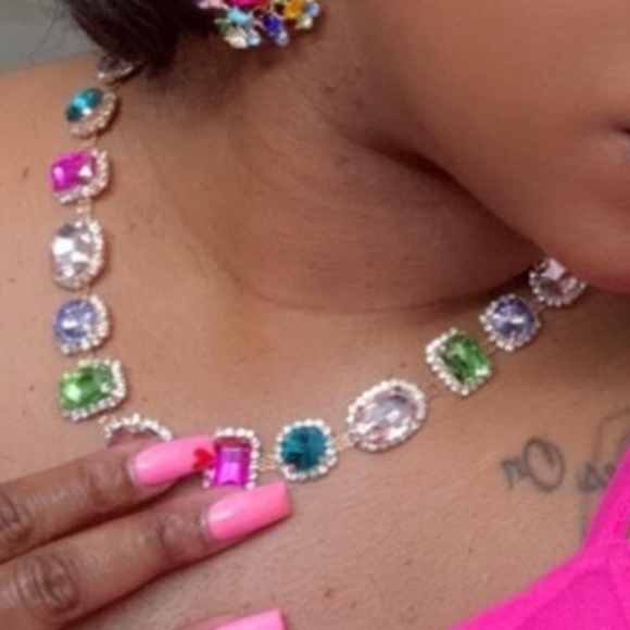 Luxe Gold Tone Colorful Large Rhinestone Statement necklace - Picture 2 of 7